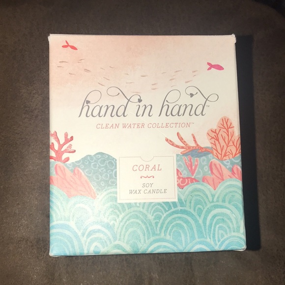 NWT hand in hand clean water collection coral soy wax candle by Anthropologie - Picture 5 of 9